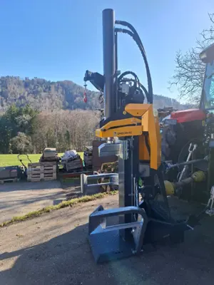 Holzspaltmaschine Uniforest CD 27 mit Funk Seilwin