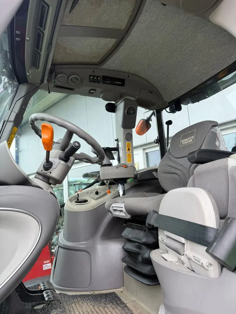 b3c4cab8-c063-4736-b16e-b7e89450aa41-907e4bbd-2025-478e-97b1-f60a98c12a0b.jpg