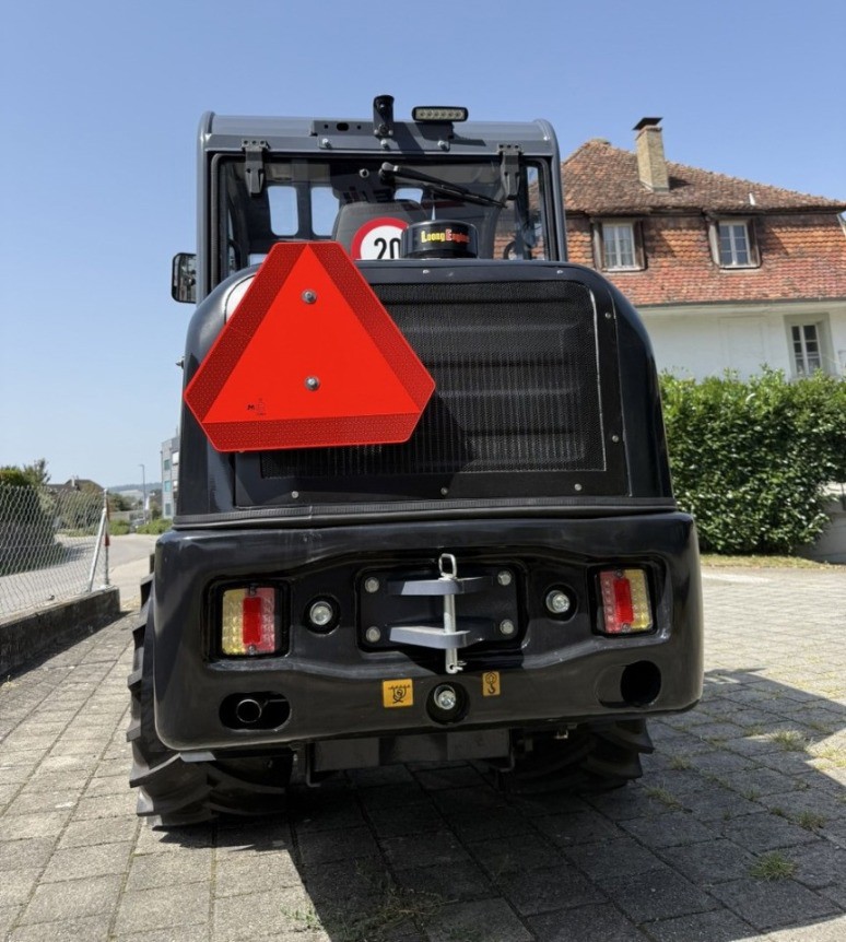 c3eeebb9-0b2b-4f08-8c4d-b24ee673dcdd-02 Heck .jpg