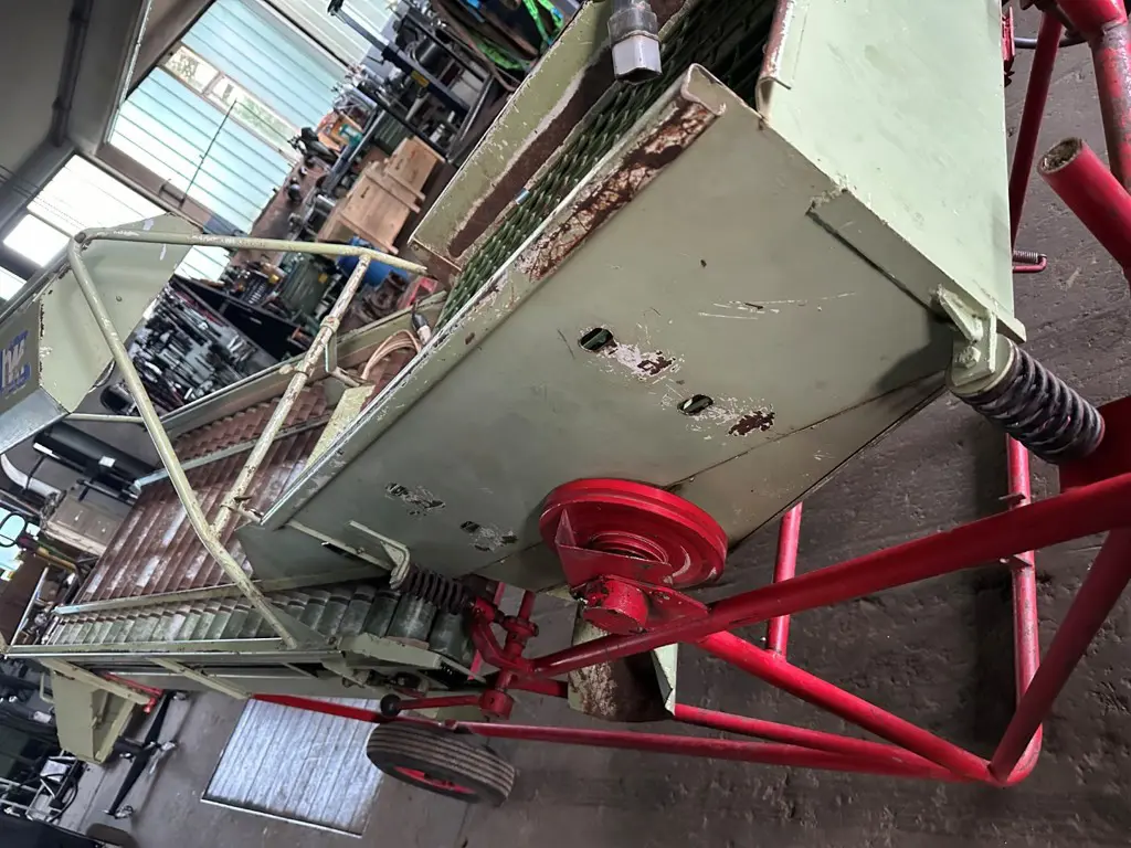 2a908ffb-ba49-47e7-8cfb-7bdebe47917d-Kartoffelsortiermaschine 2.jpg