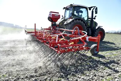 Einböck Übersaatgerät mit Striegel