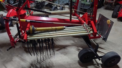 Fella Schwader Juras 426 DN