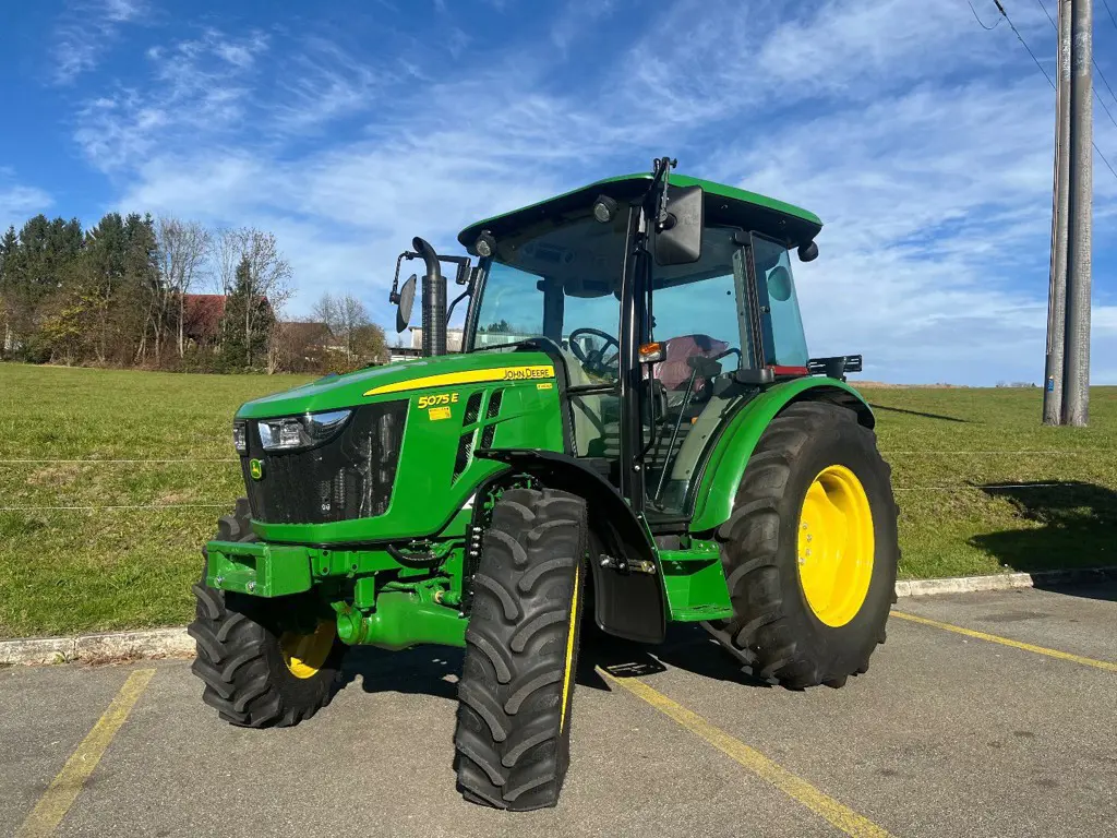 John Deere 5075 E