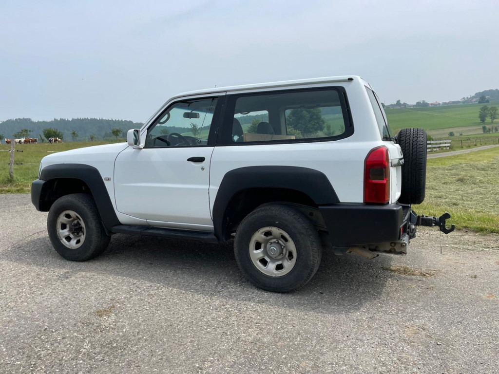 f105e8ad-2b7d-4d7a-a5bf-7db0c02b4457-Nissan Pajero Blomenröhr  (18).jpg