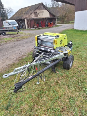 CAEB Mini-Rundballenpresse