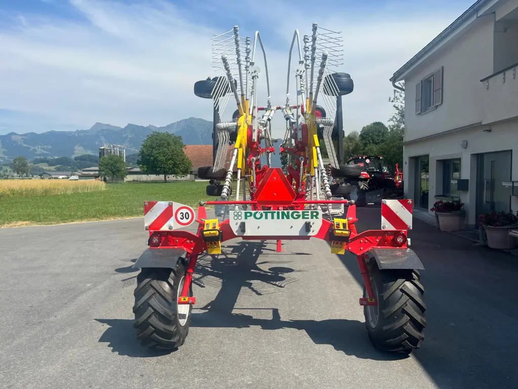 fca668a6-8b4b-42b3-b9af-9f0d282459cc-Pöttinger TOP 702C 10.jpg