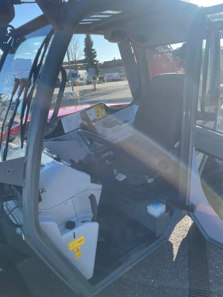 f305961a-9ed7-4b08-bf7b-8e62a425be13-5522 4.jpg