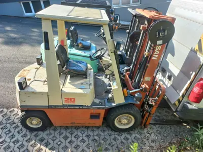 Benzinstapler Stapler Nissan HK 2,0T Triplex Seitenschieber Vollfreihub