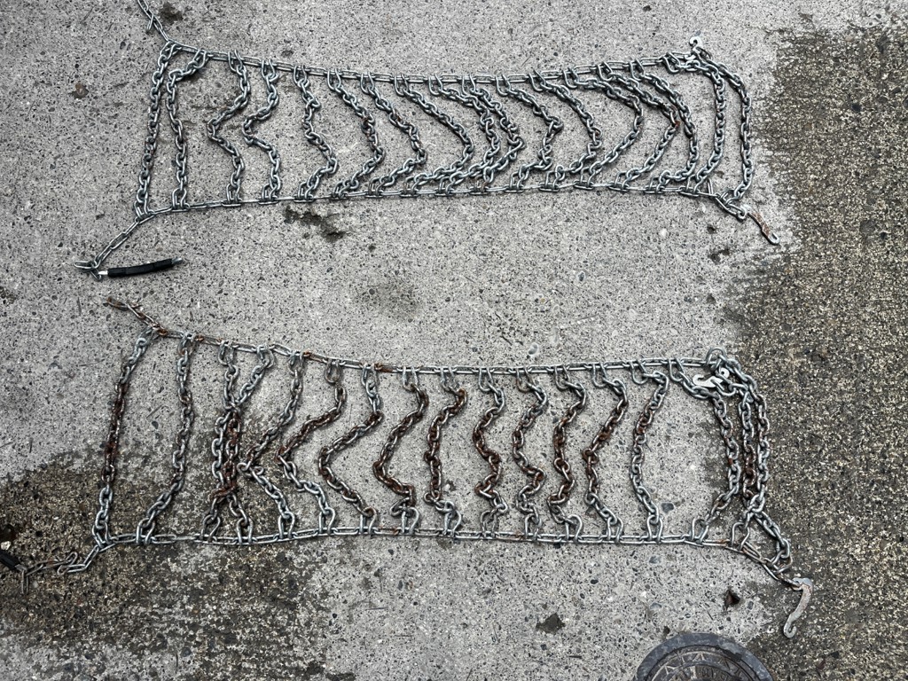 8c2918f3-8327-42ab-9c3b-a208ff48bcac-35437 Cub Cadet Schneeketten 18x8 (1).png