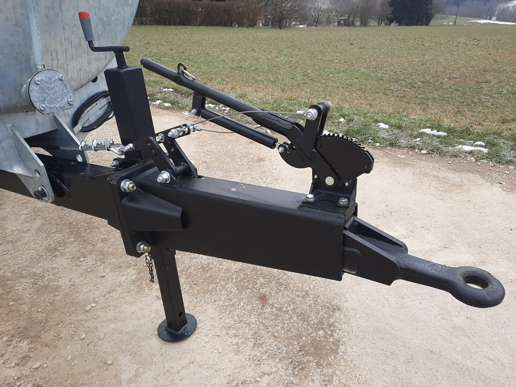 34e2b612-9c66-417e-add7-d5bb0111c1cb-Agrimat tonneau 4100 méc (15).jpg