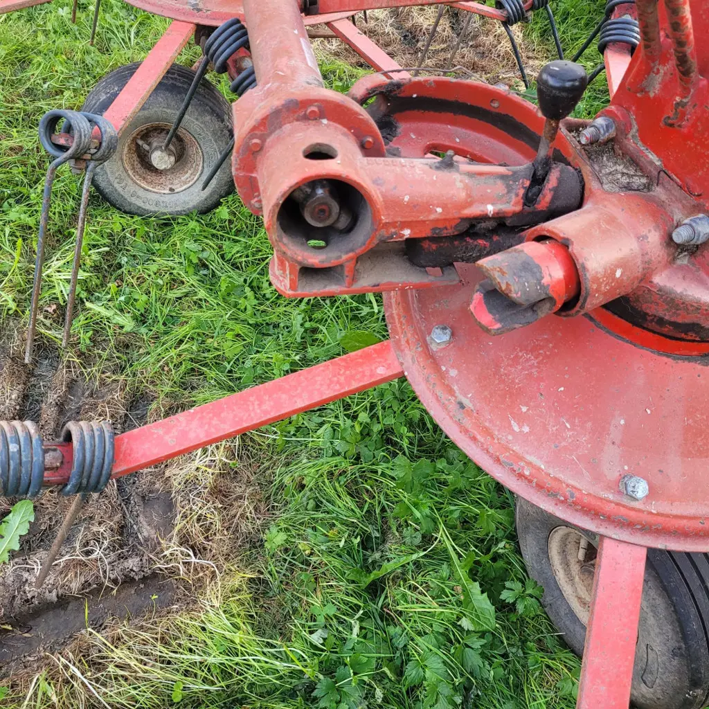 e4689a7d-4c26-423b-8aa9-cdf01dbc6909-kuhn alt 4.jpg