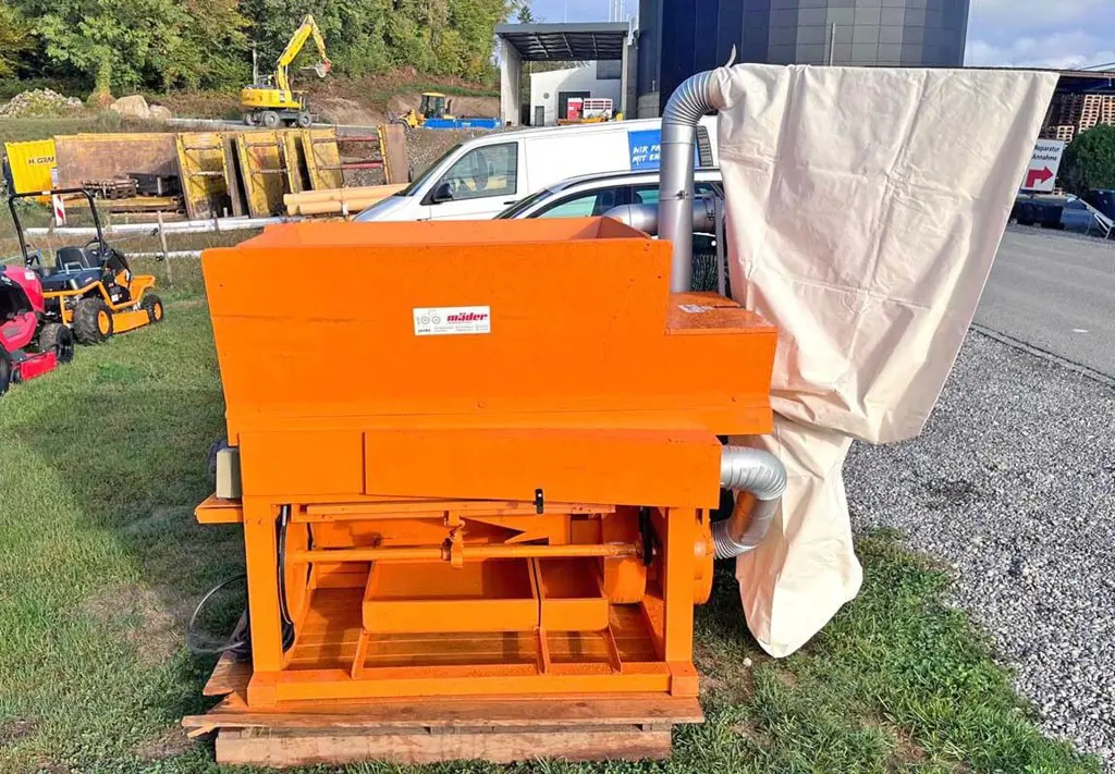 adf31bbd-d16e-4bfc-a344-dd17cc903476-37038-Lanker-Heurüstmaschine-Kunststoffzinken-(3).jpg