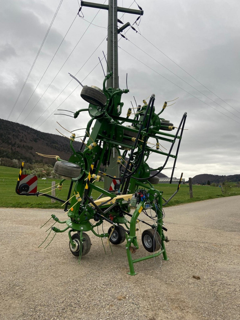 bf65adb7-799a-4422-8fb7-d83d642ee39d-Krone Vendro 900 (10).jpg