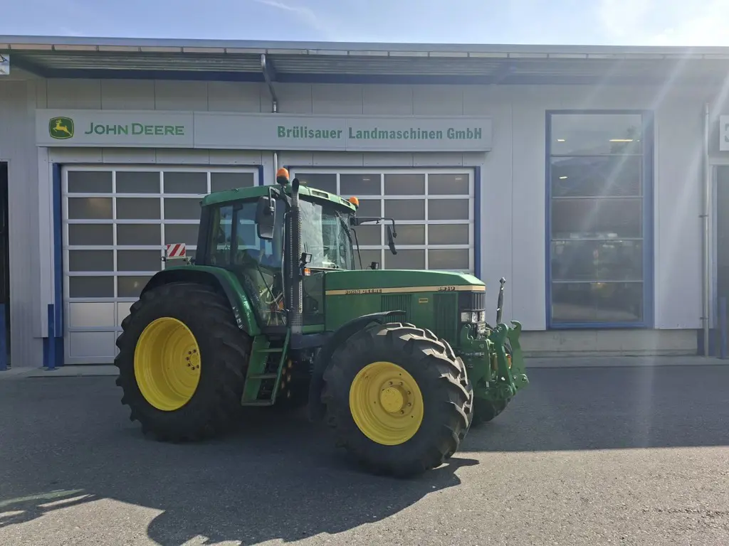 John Deere 6610