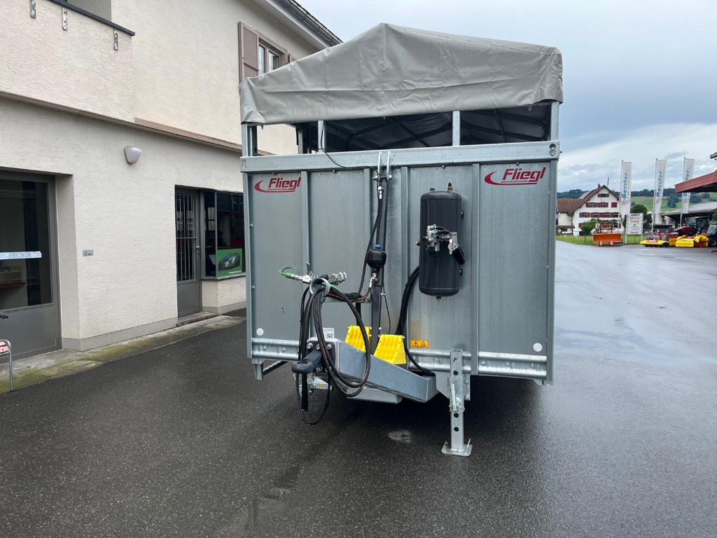 80c7a126-1b41-4509-9795-62310118d7ca-Viehwagen 2.png