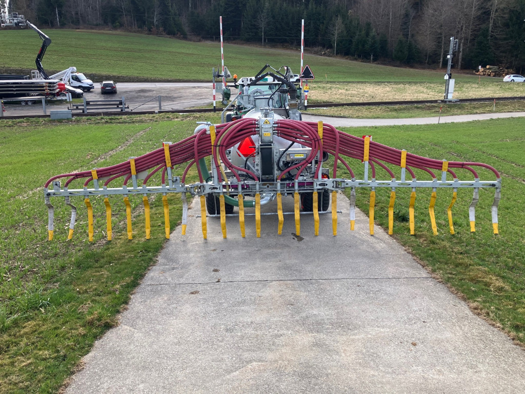 5fecee1c-acff-450c-8eb1-246f017888e3-DF Fliegl10.jpg