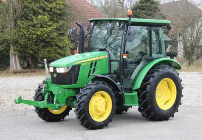 John Deere 5067E / 5075E mit Kabine & Fronthydraulik, 2024