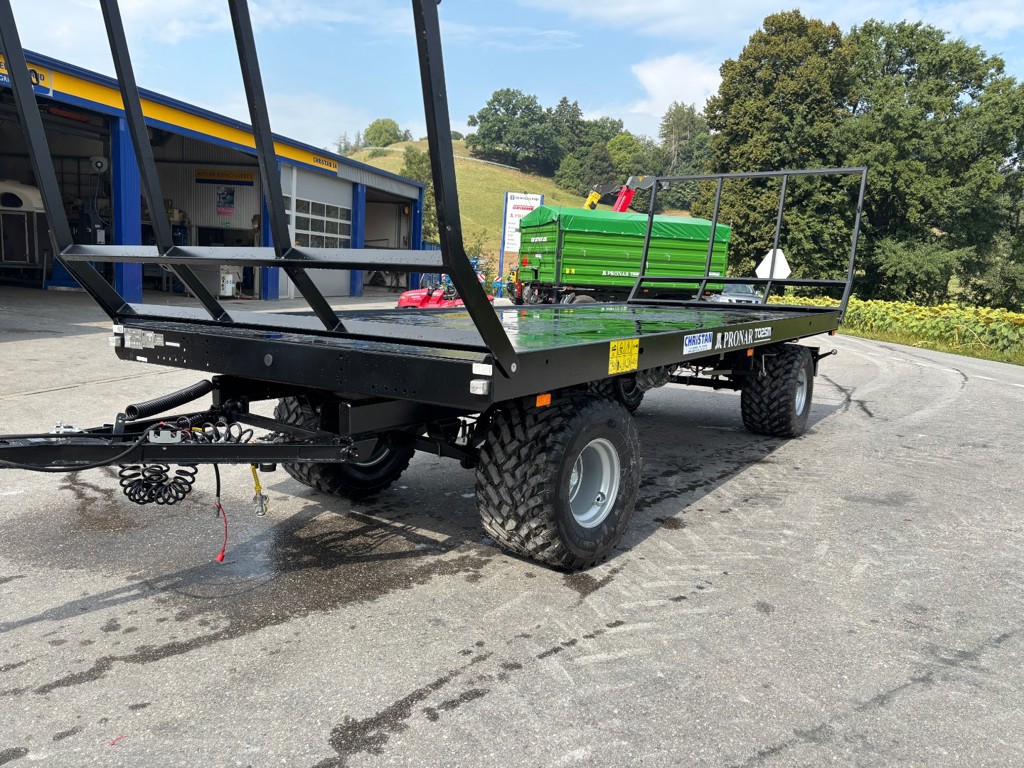 Plateau, char à balles Pronar T025M