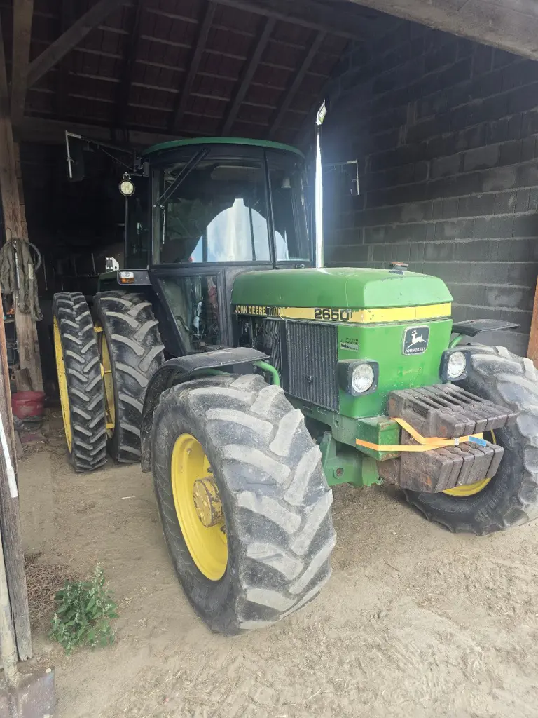 John Deere 2650