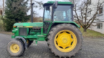 John Deere 2040
