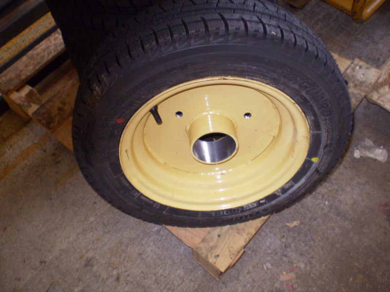 7a266450-60d9-4dde-b99d-d47067adb396-Räder kpl.zu Postwägeli 14570-12 006 (3).JPG