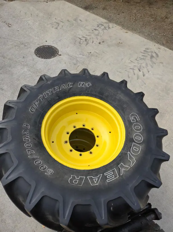 John Deere Kompletträder 600/70R28 und 650/85R38