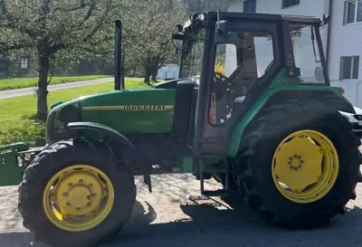Traktor John Deere 3200