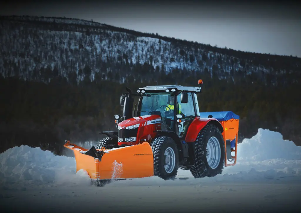 63bf08cb-b8b2-4f5c-ba23-327a25eabe8c-Schmidt_Tellefsdal V90_Winter_HEROES_297x210mm_Pure_RGB_4.jpg