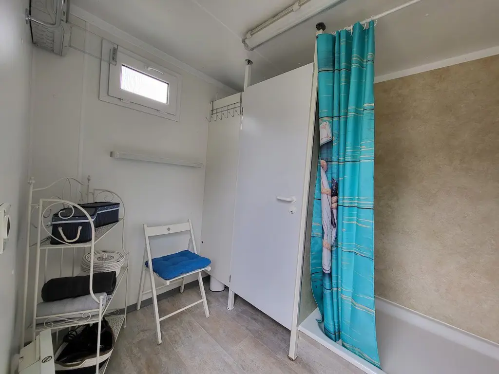 Top gepflegter WC und Duschcontainer