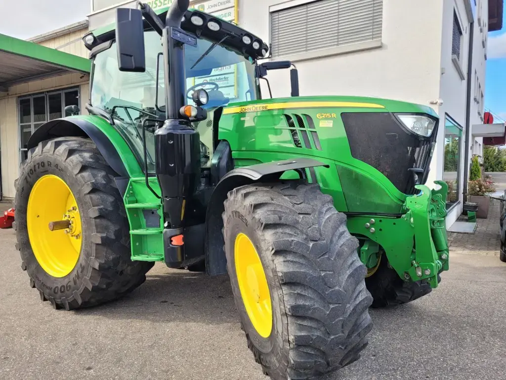 John Deere 6215R