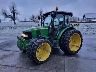 John Deere 5820