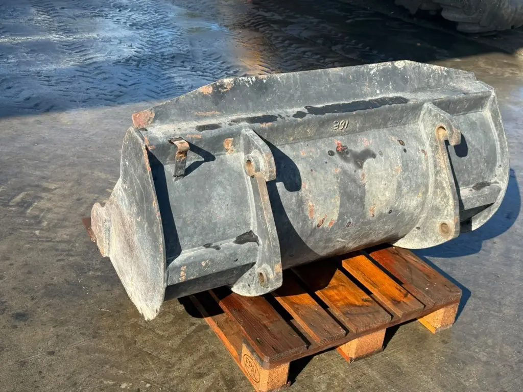 05bad9b6-6f4a-49c4-9a98-9cd40db4cf6d-Schaufel_Weidemann hydraulisch (2).jpg