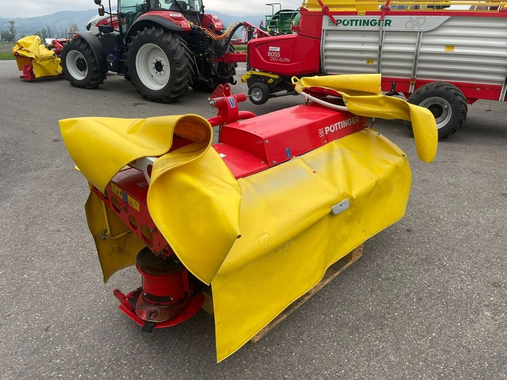 a6fc7840-db58-4564-961f-18b9da632496-Pöttinger Novaalpin 226B ex Züger Armin 2.jpg