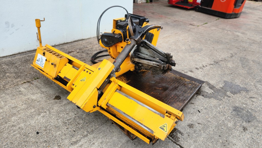 2437308c-e6f4-4947-b9a7-fd7b728c7b5c-Reifenmontiermaschine_Sice_S550_ LMB-Maschinen GmbH_ 7.png