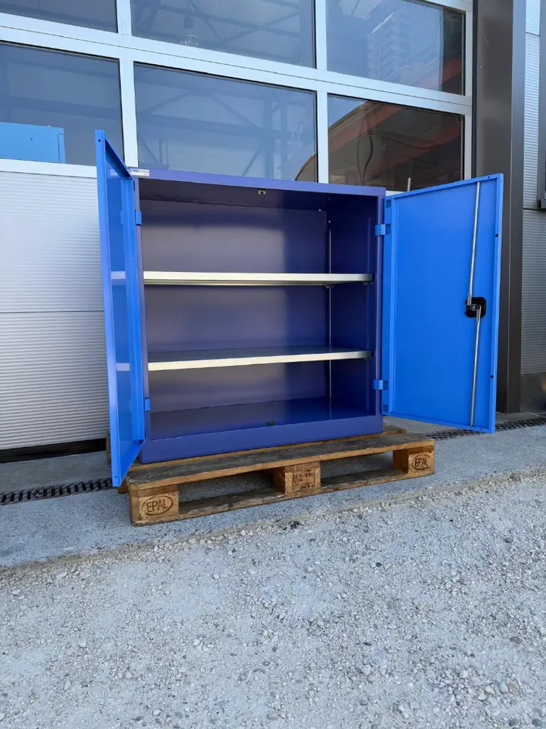 bb374e03-7111-40b7-aa40-3a883b869331-15_Thurmetall_Lista_Metallschrank_06.jpg