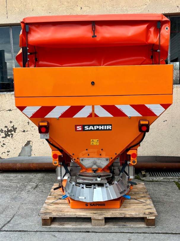 e00d7895-7299-4428-bee5-4e94136bbe89-Saphir Streuer_1.jpg