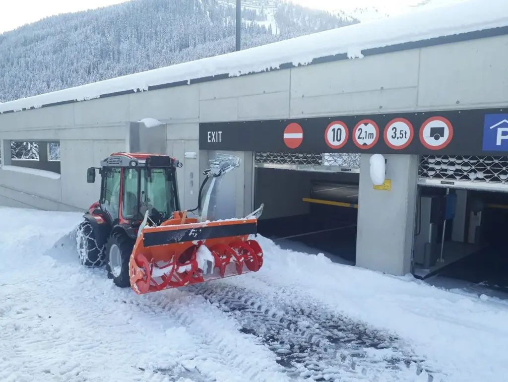 33b5ad60-6048-4393-b305-75b6c4e4bb7d-turbina_neve_snow_blower_supermiddle_carraro_cerruti1.jpg