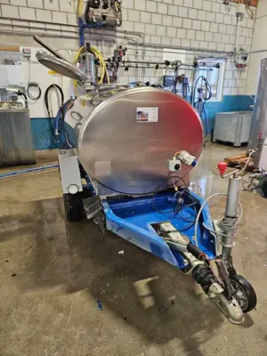Milchtank fahrbar ohne Kühlung mit Waschpumpe