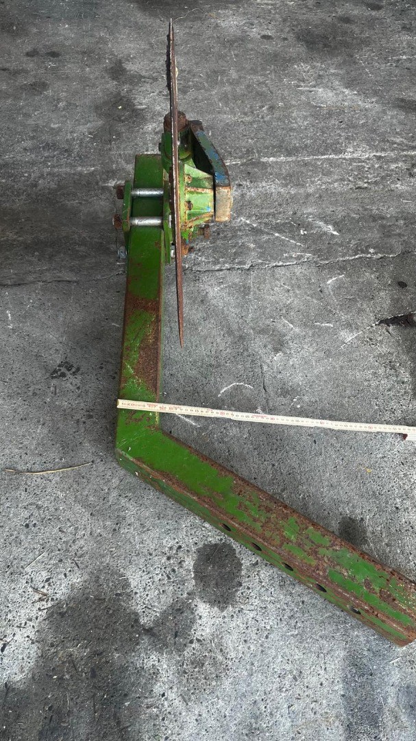 820c92fd-c804-49c1-8bcd-ee190680373c-35650 Bordin Abrandpflug Scheibensäch mit Halter  (2).jpg