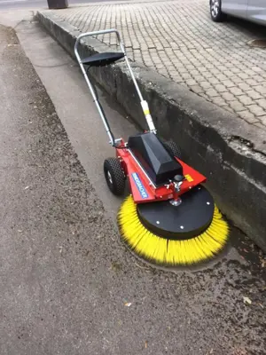 Kehrmaschine/Kehrbesen