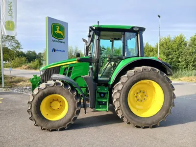John Deere 6120M