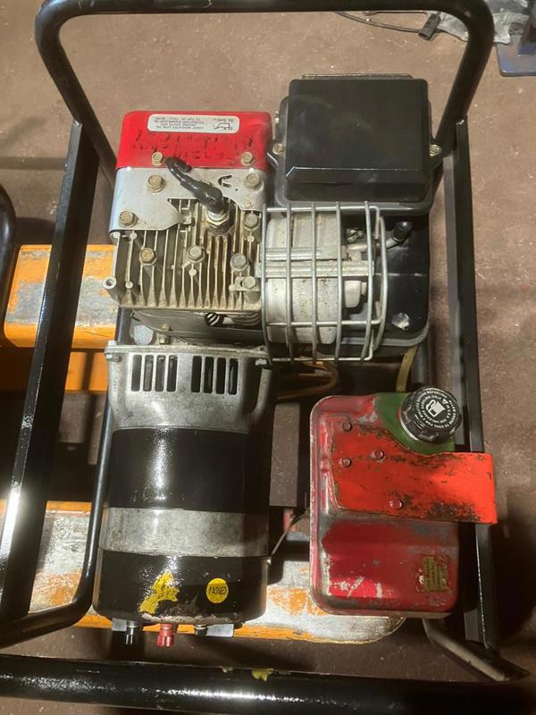 7748fb93-c940-4ec3-a056-0a1b8dd73d0e-Generator Briggs 4.jpg