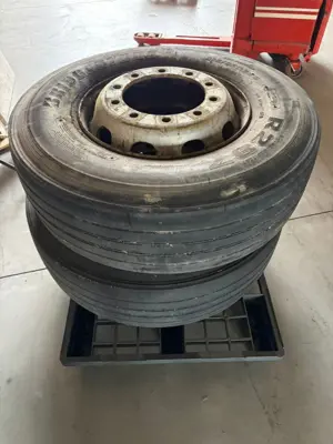 Roues montées Jantes / pneus Bridgestone Montierte Räder / Reifen