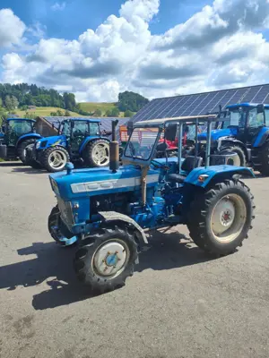 Oldtimer Liebhaber Traktor Ford 3000 Allrad