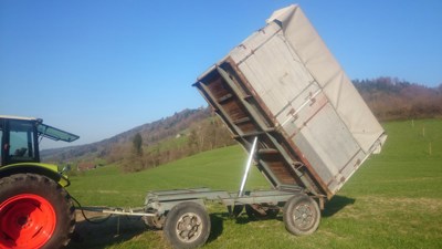 Kipper mit Blachenverdeck