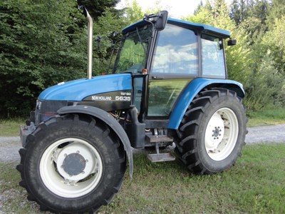 Traktor New Holland 5635