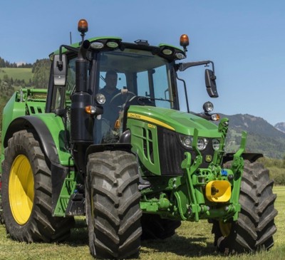 John Deere 6120M