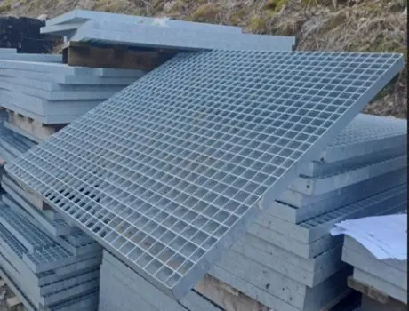 54d712af-f3cb-41fd-a18e-bb859b997962-Grille caillebotis_1.jpg