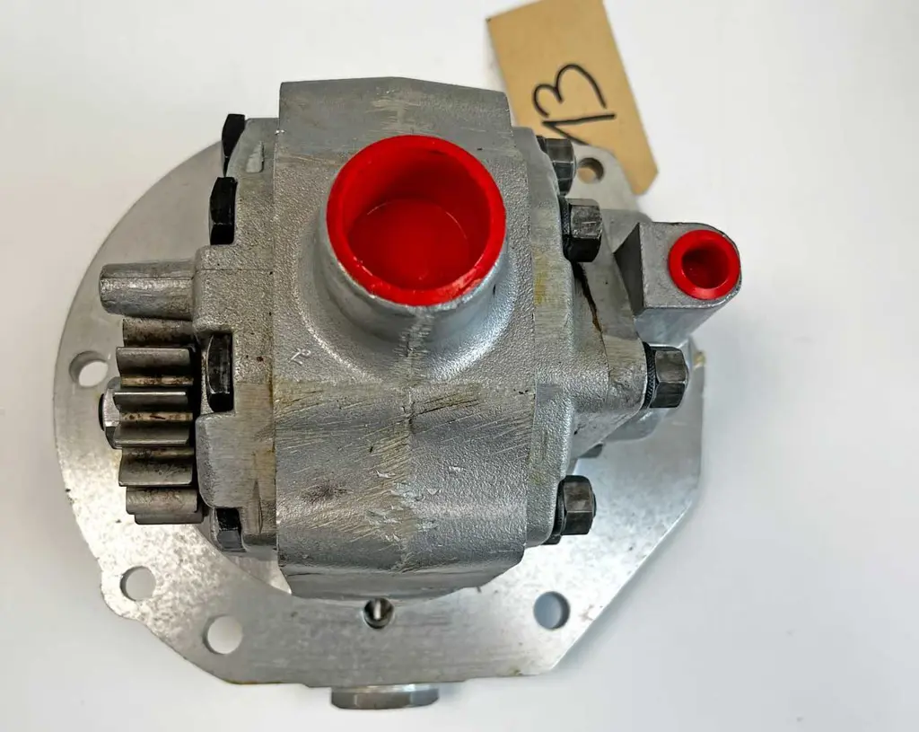 19d62476-9b2d-4b69-8b98-2e80c536074d-36842-Ford-Hydraulikpumpe-4000-(2).jpg