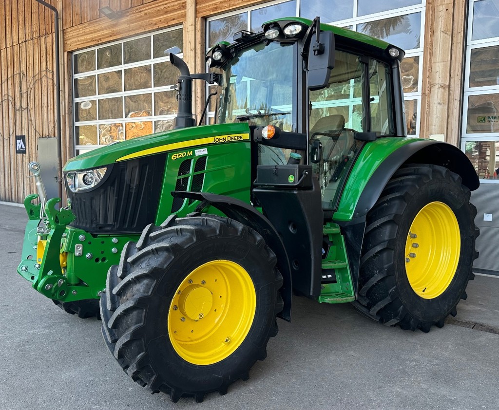 John Deere 6120M